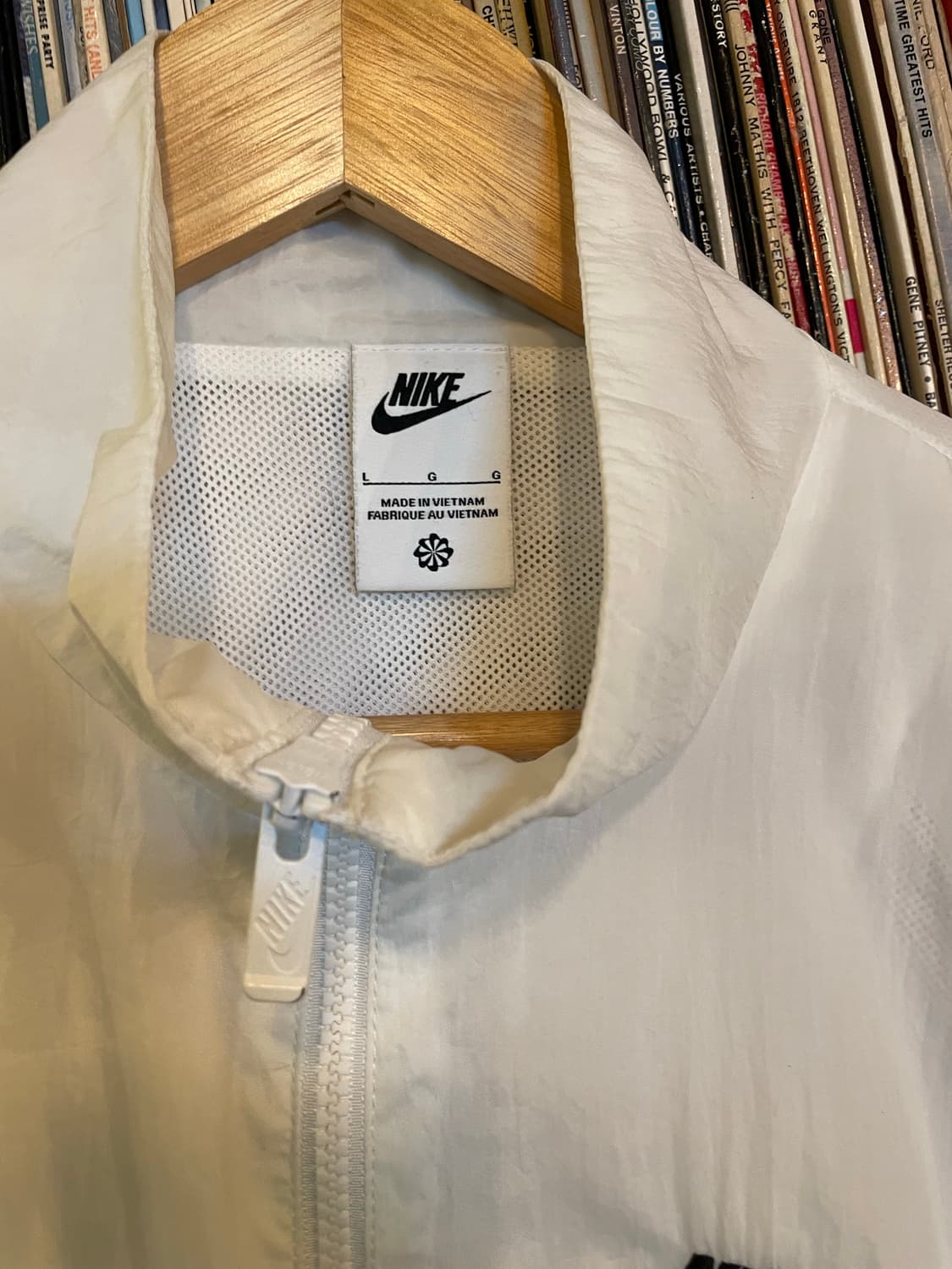 나이키 스우시 화이트 윈드러너 자켓 상품이미지5