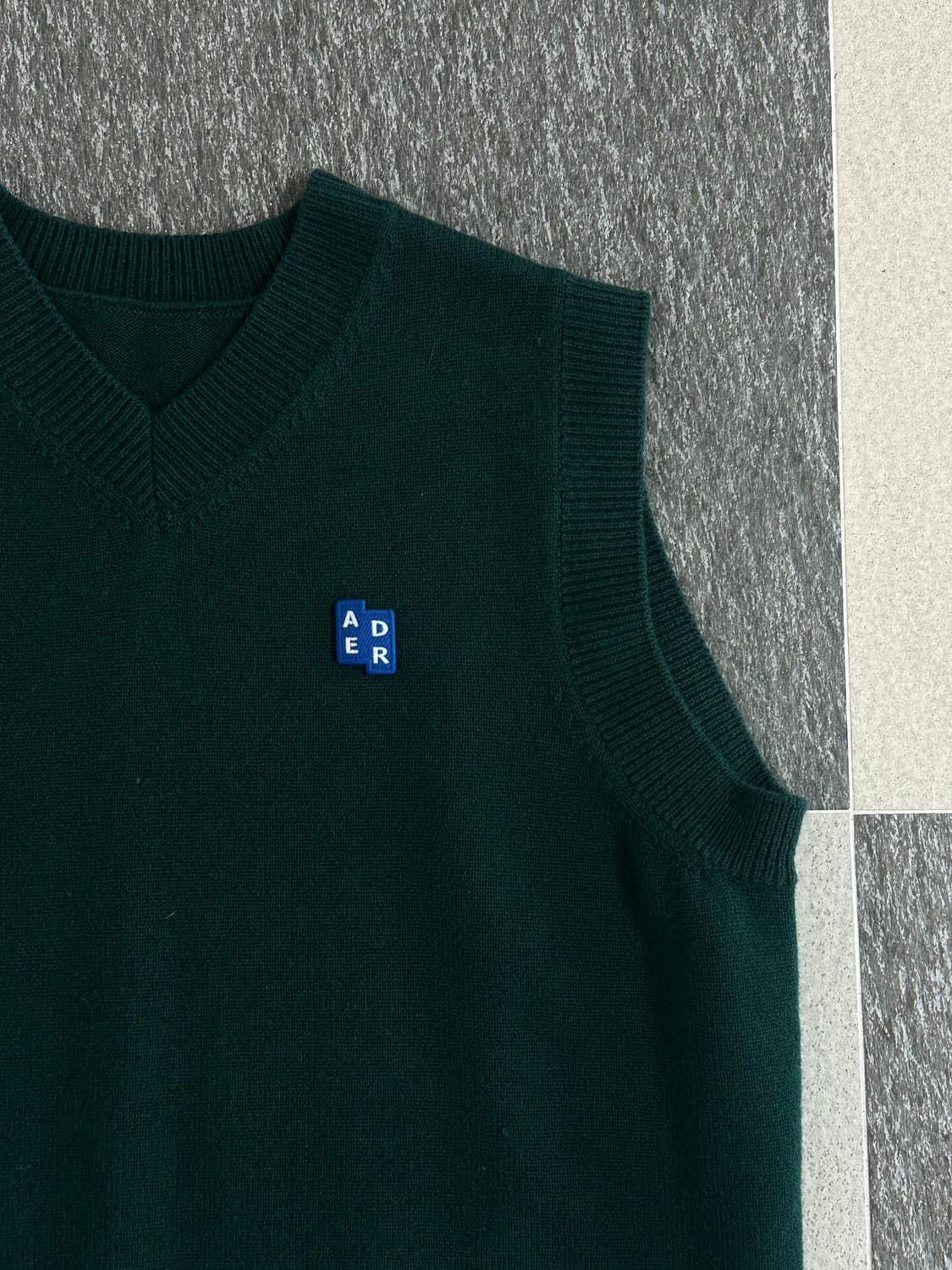 아더에러 시그니피건트 TRS 태그 니트 베스트  상품이미지4