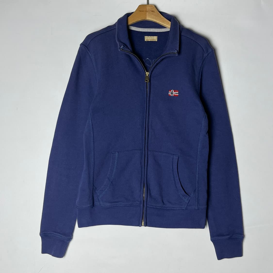 [NAPAPIJRI] 나파피리 플래그로고 비즈디테일 집업 상품이미지2