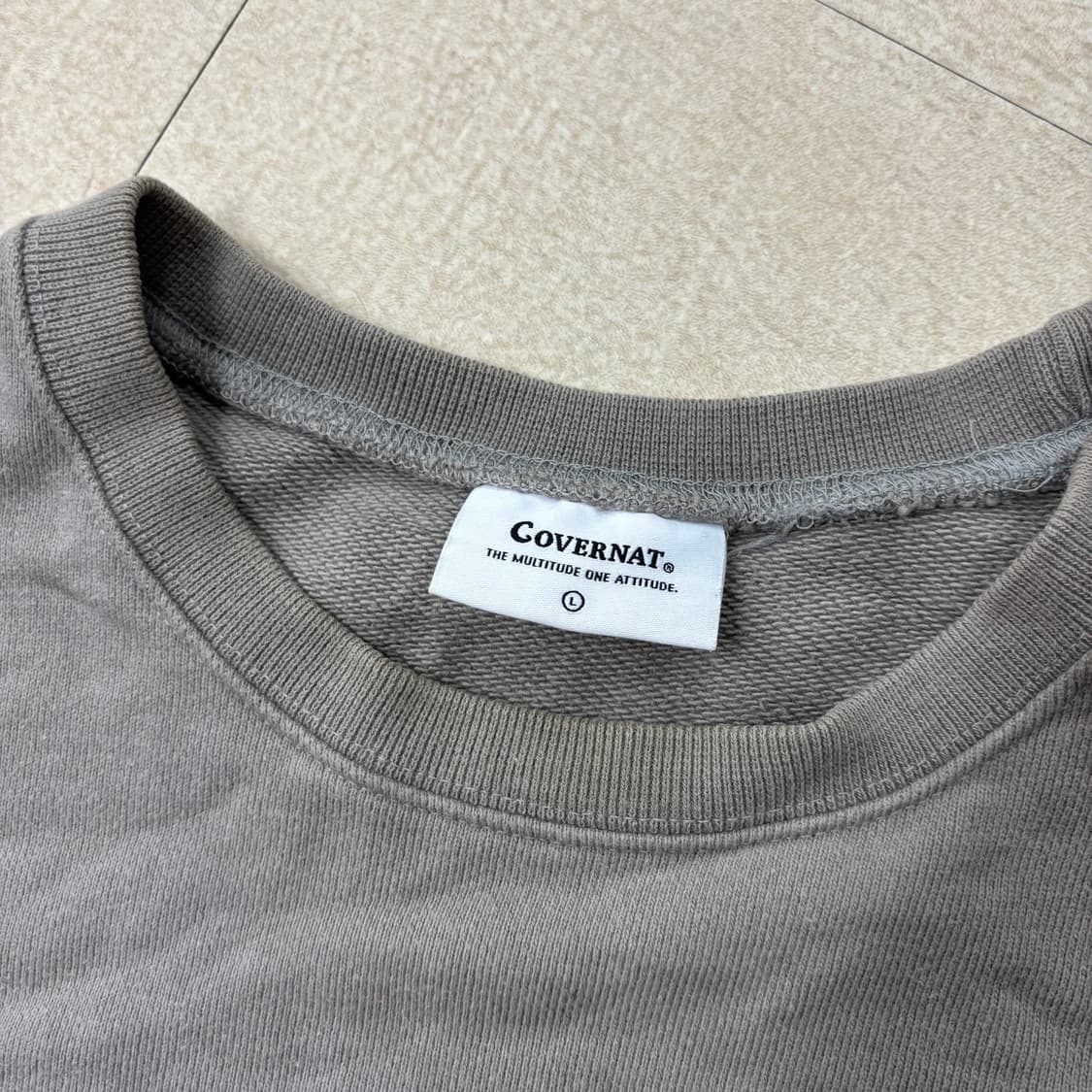 커버낫 그레이 스몰로고 맨투맨 상품이미지3