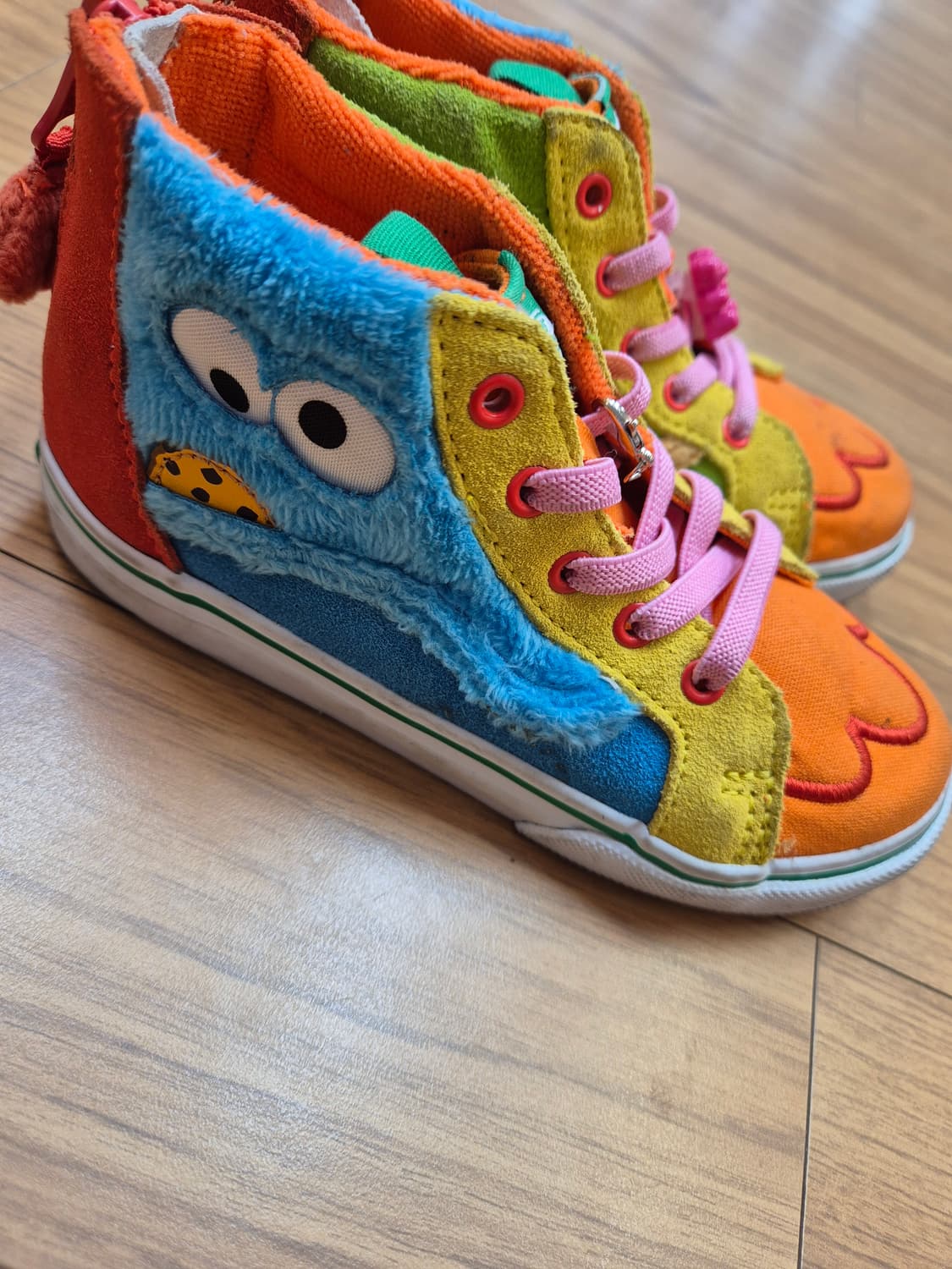 반스X세서미 스트리트 콜라보 유아용 운동화입니다. 알록달록한 색감에 쿠키 상품이미지3