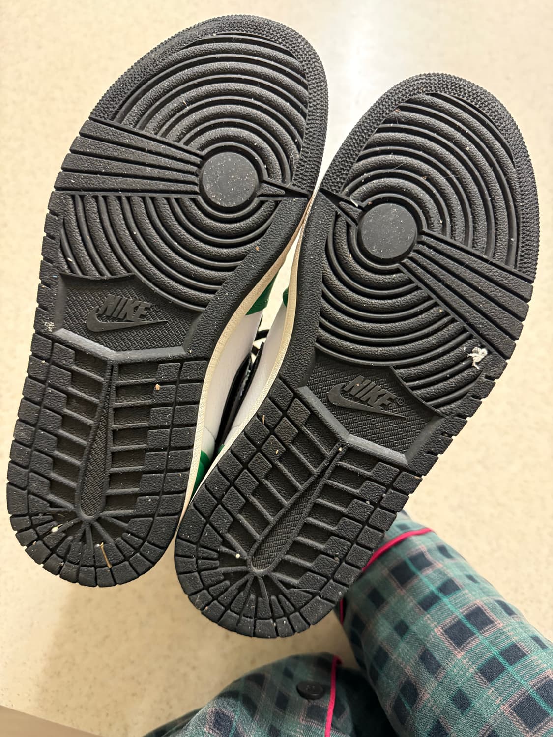 나이키 조던 1 레트로 하이 OG 럭키 그린 (240) 상품이미지2