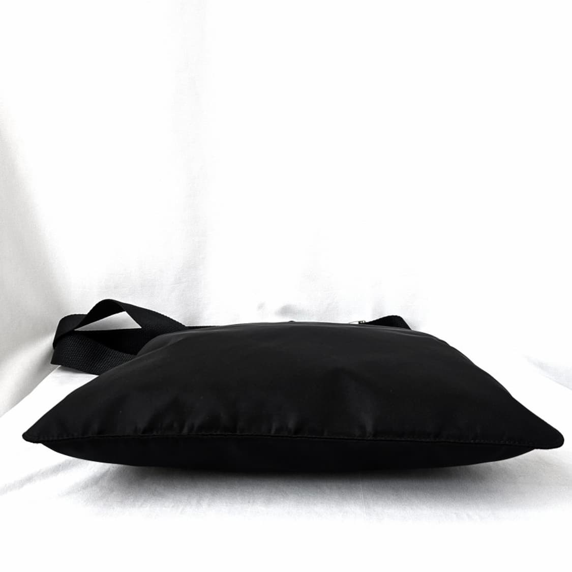 [정품 PRADA] 프라다 포코노 나일론 크로스백 라지 남녀공용 상품이미지7