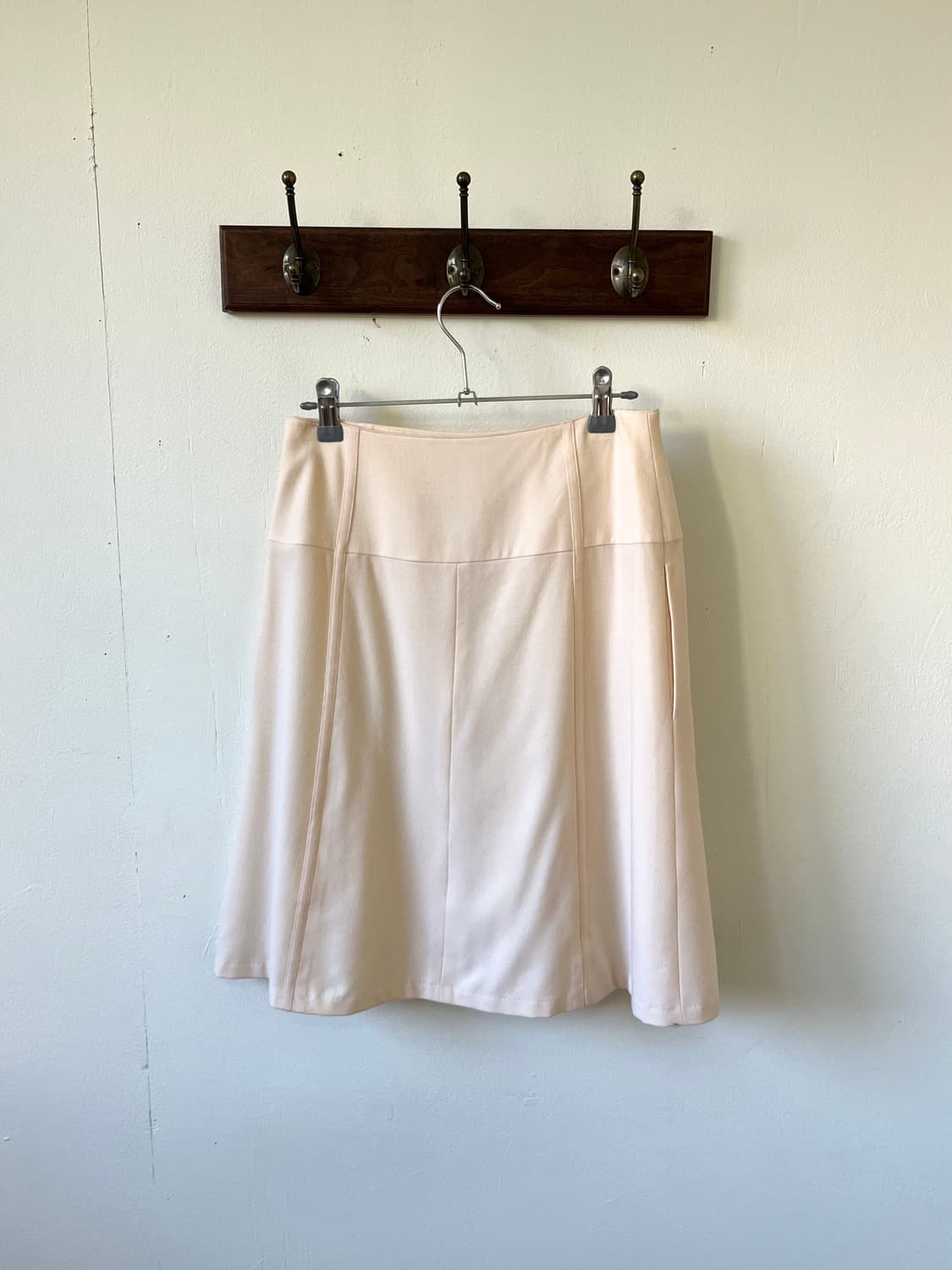 theory 크림 미디 스커트 상품이미지3