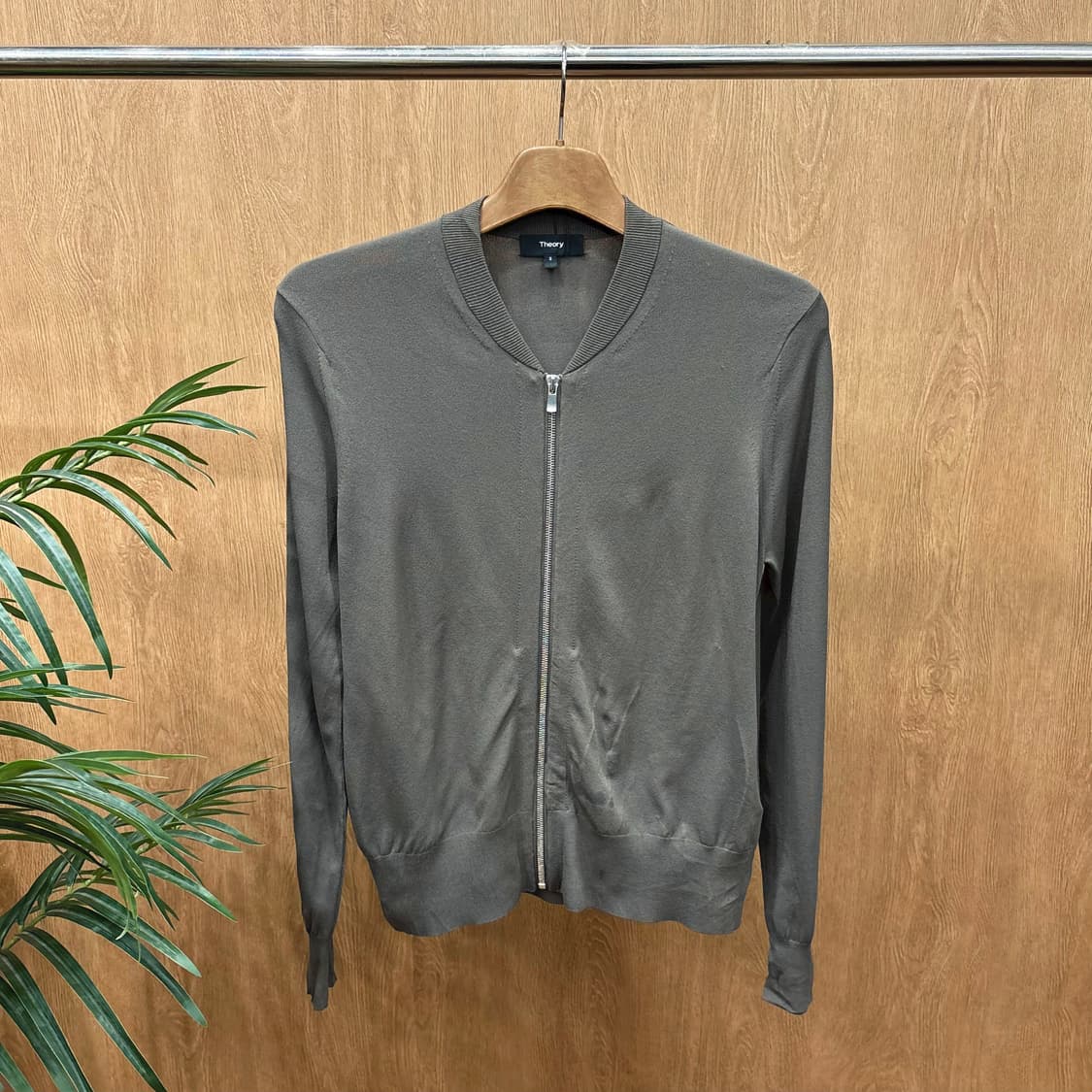 띠어리 니트 집업 가디건 무지 립 넥 사이드 포켓 디테일 레귤러핏 브라운 상품이미지1