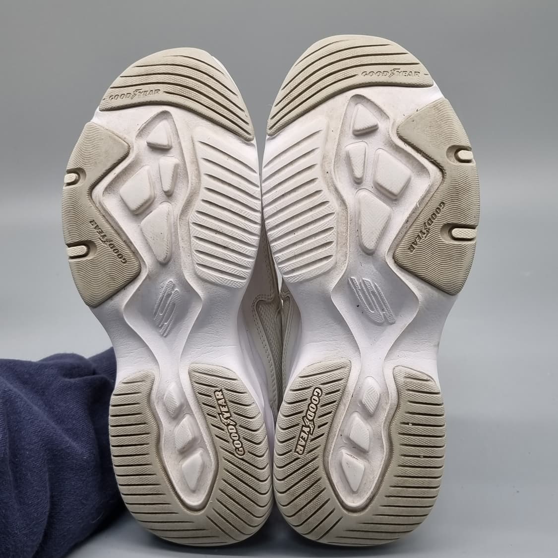 스케쳐스 딜라이트4.0 여성운동화230  상품이미지3