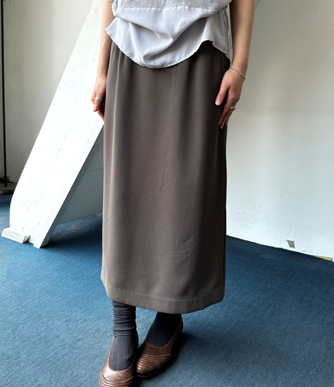 Back slit design long skirt 상품이미지3