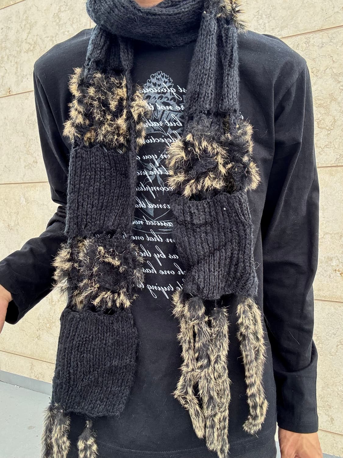 “Vintage”Brown Fur Detail Black Scarf 상품이미지3