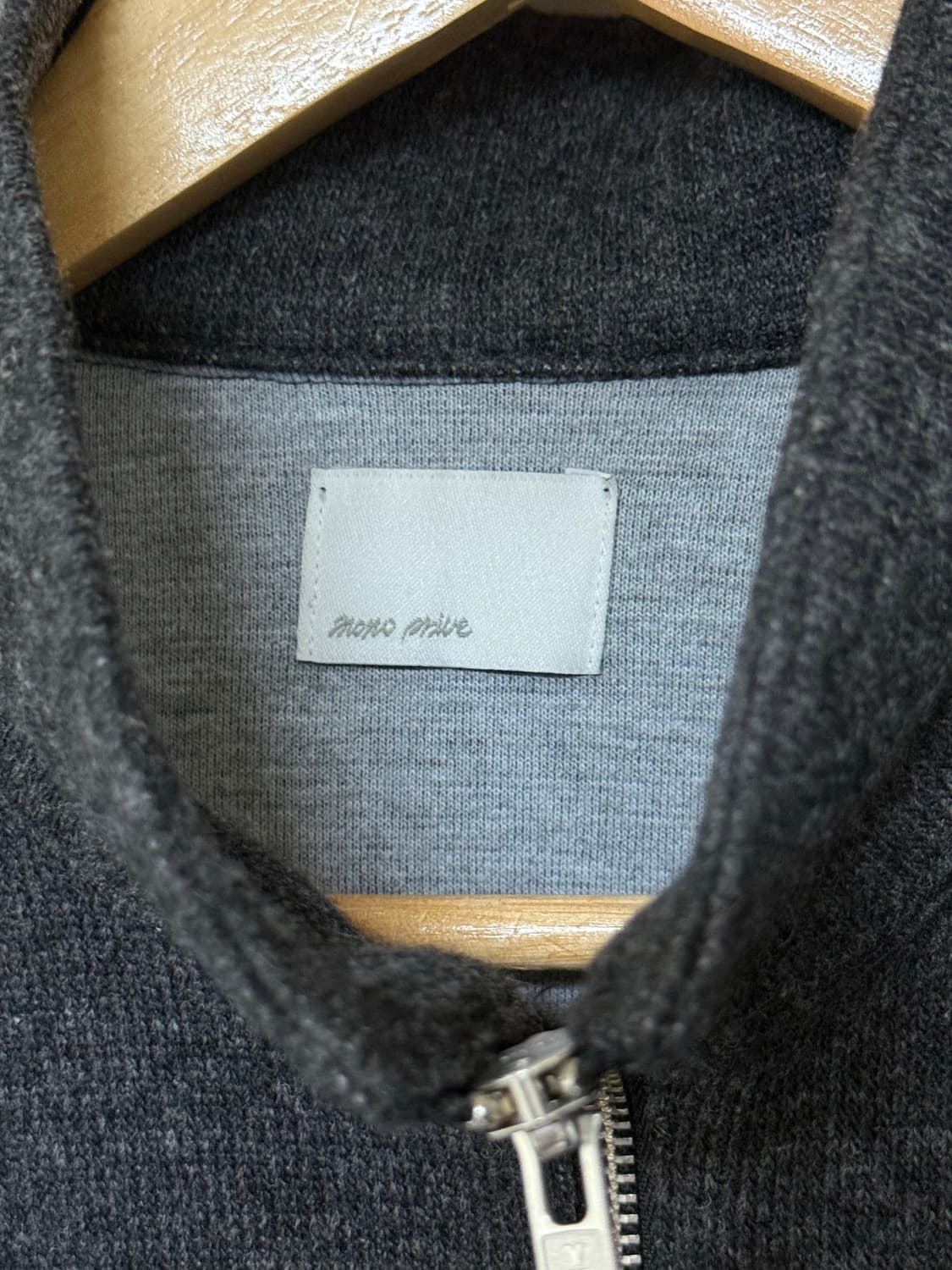 모노프리베 textured high neck zip charcoal 3 상품이미지4