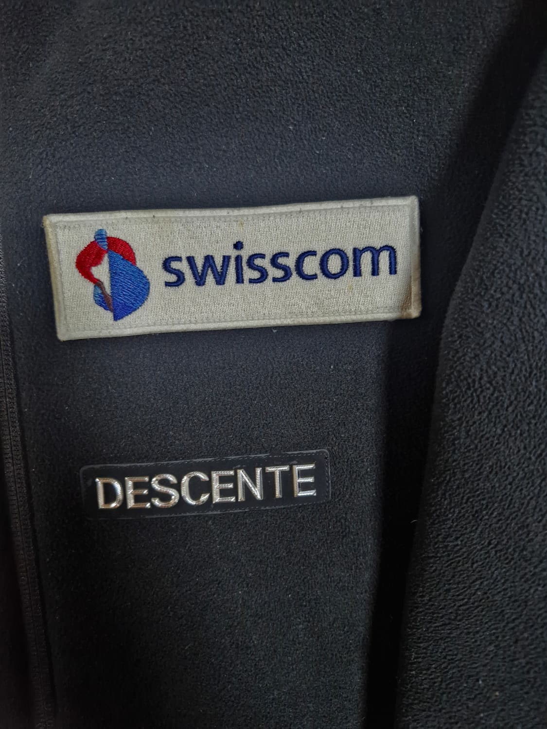 데상트 아우디 후리스 블랙 L 상품이미지3