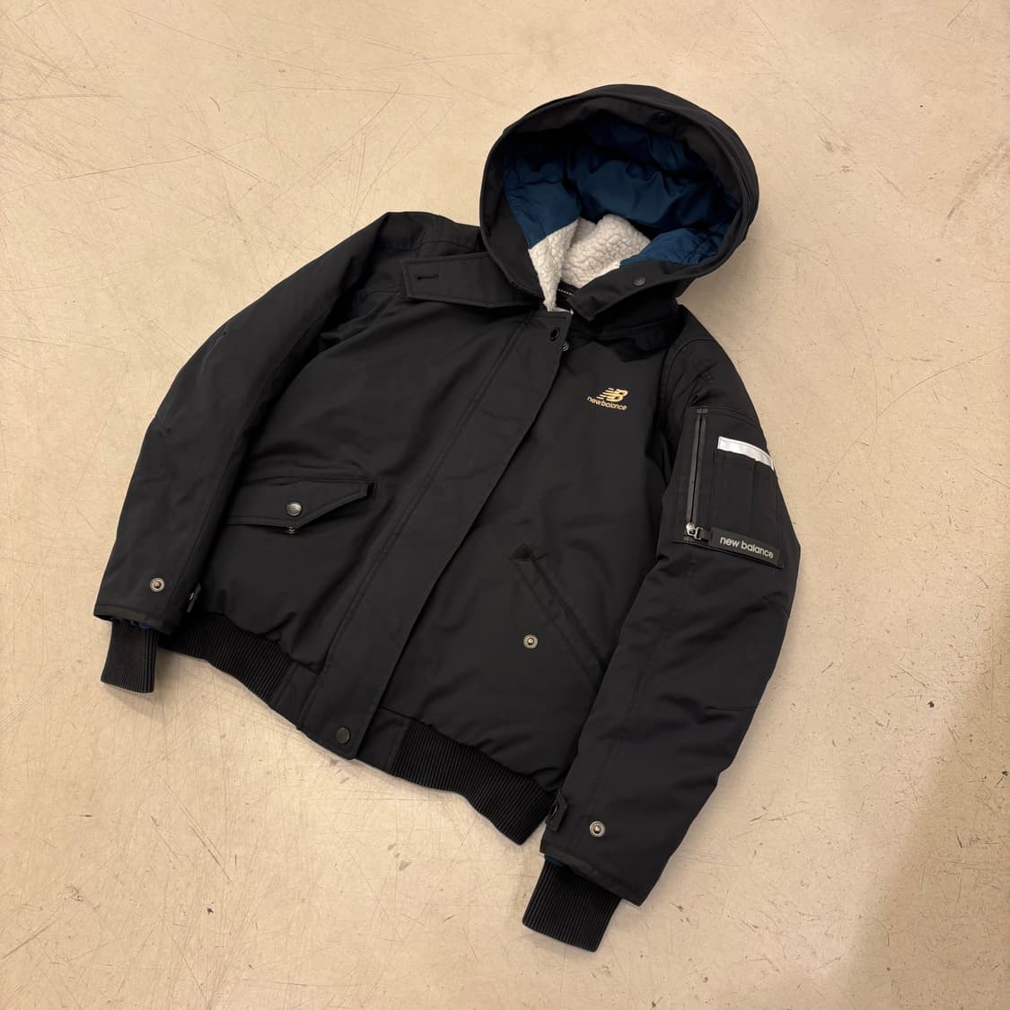 뉴발란스 블랙 푸퍼 패딩 상품이미지1