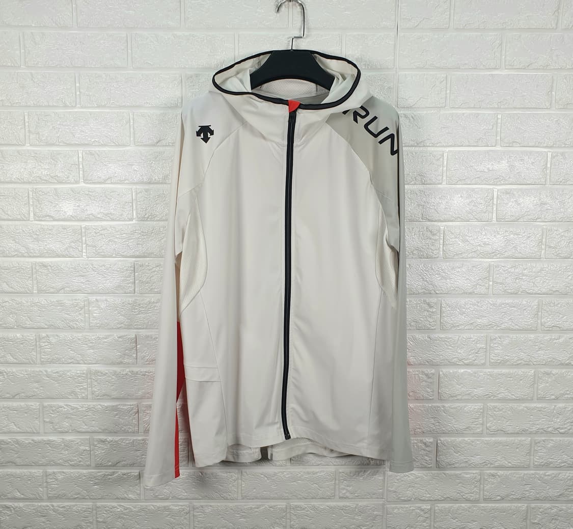 [105]데상트 런닝 후드 집업 (레쉬가드 겸용) 상품이미지2