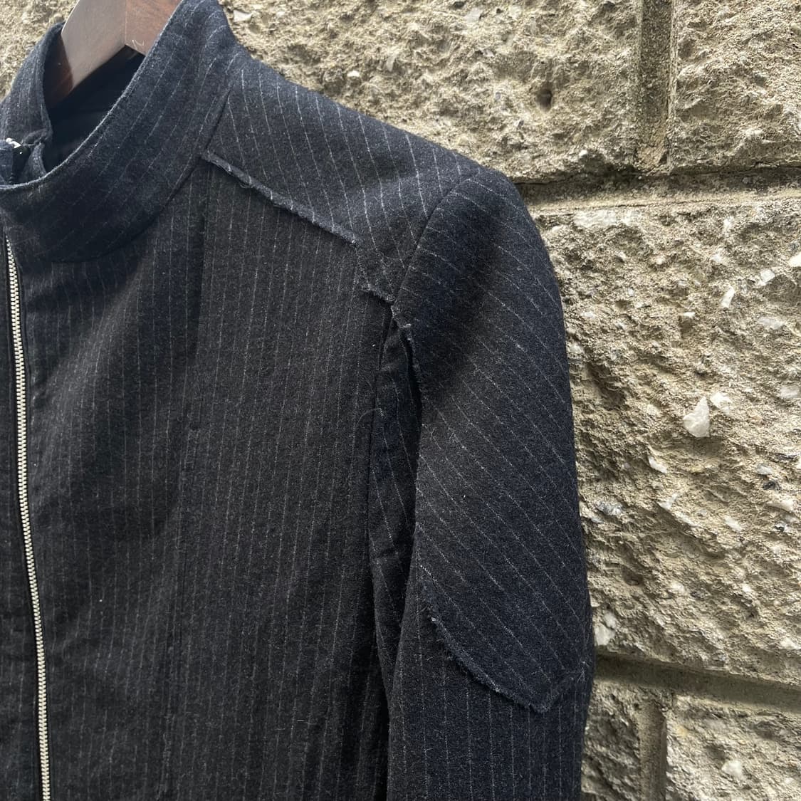 [46] 디크낙 사선 핀스트라이프 지퍼 디테일 숏 자켓 상품이미지6