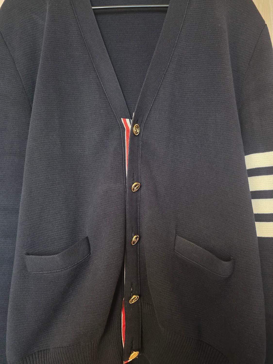 [새상품급/3] 톰브라운 사선완장 밀라노스티치 금장 가디건 3사이즈 상품이미지3