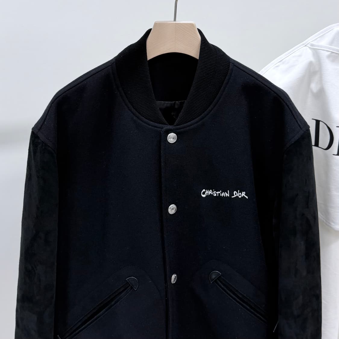 [S+급/50] 24FW 디올 태그 바시티 봄버 자켓 블랙 상품이미지3