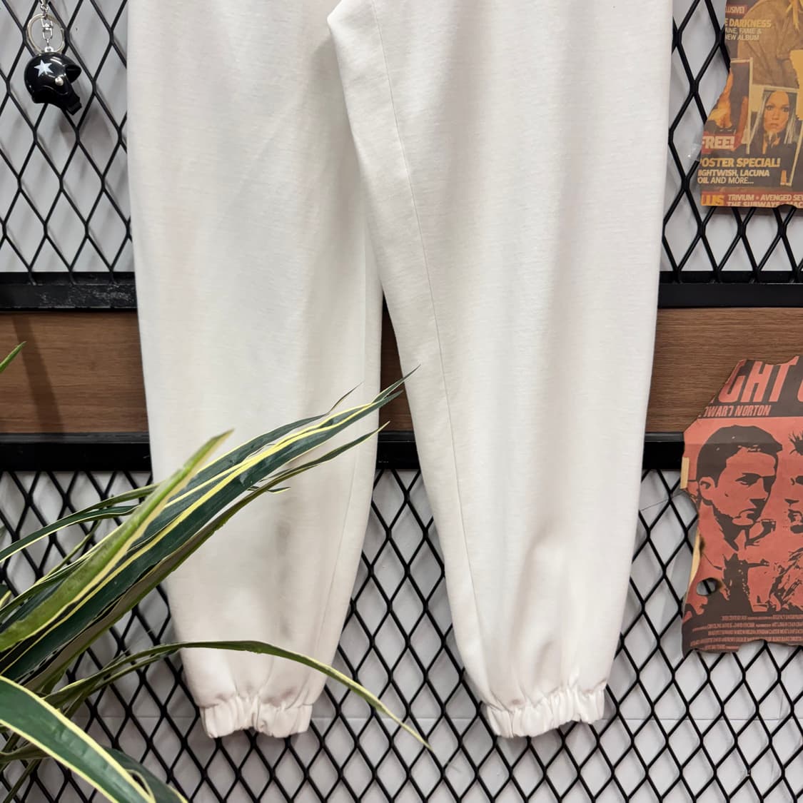 마뗑킴 트레이닝 스웨트 조거 팬츠 전면 로고 포인트 화이트 상품이미지4