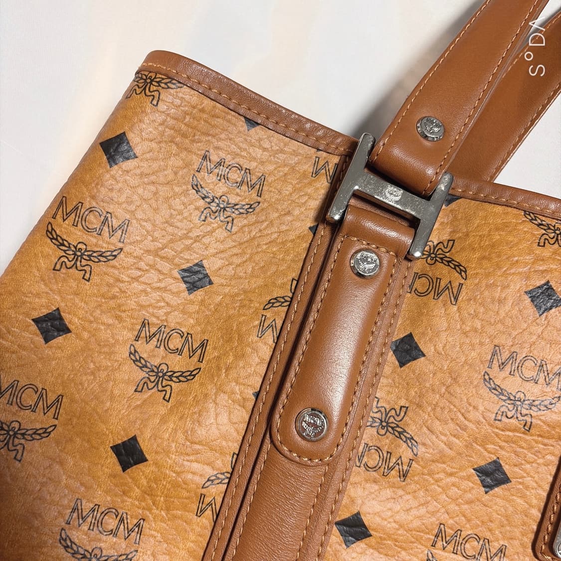 MCM 엠씨엠 시그니터 패턴 쇼퍼백 상품이미지6