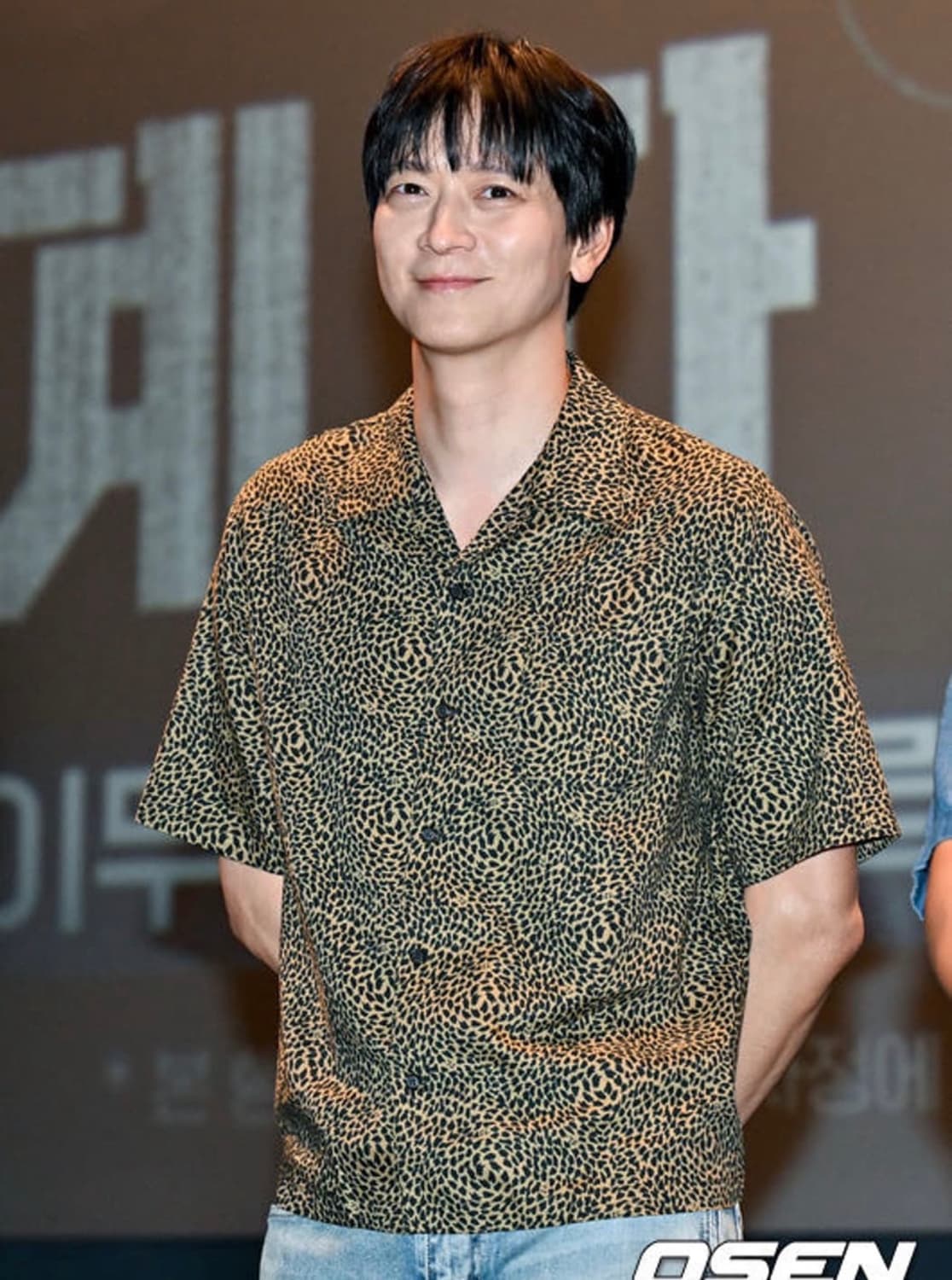 [강동원님 착용] 생로랑 23ss 레오파드 셔츠 상품이미지1