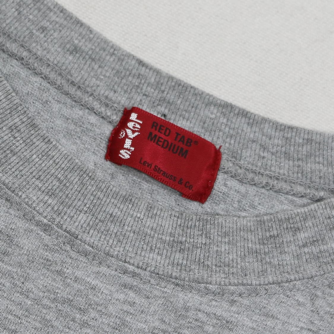 (착용컷) 리바이스 포켓 롱 슬리브 (남성용 100) 상품이미지5