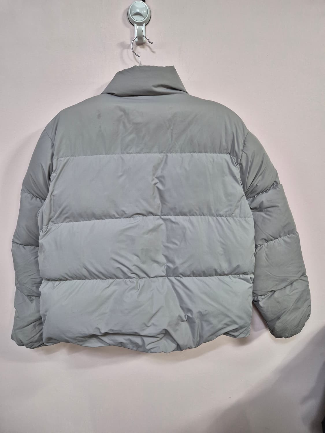무신사스탠다드구스 다운 푸퍼 숏 패딩 재킷 [라이트 그레이] 상품이미지3