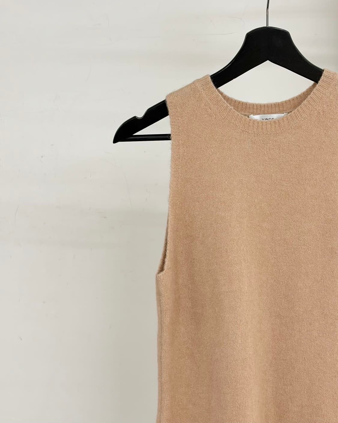 빈스 베이지 슬리브리스 크루넥 니트 원피스  상품이미지2