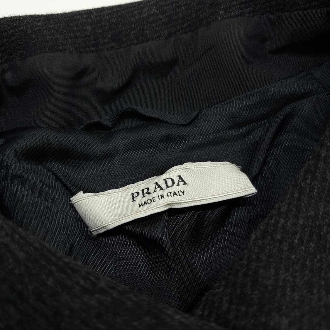 CN709 M 프라다 버진울 벨티드 벌룬소매 코트 상품이미지3