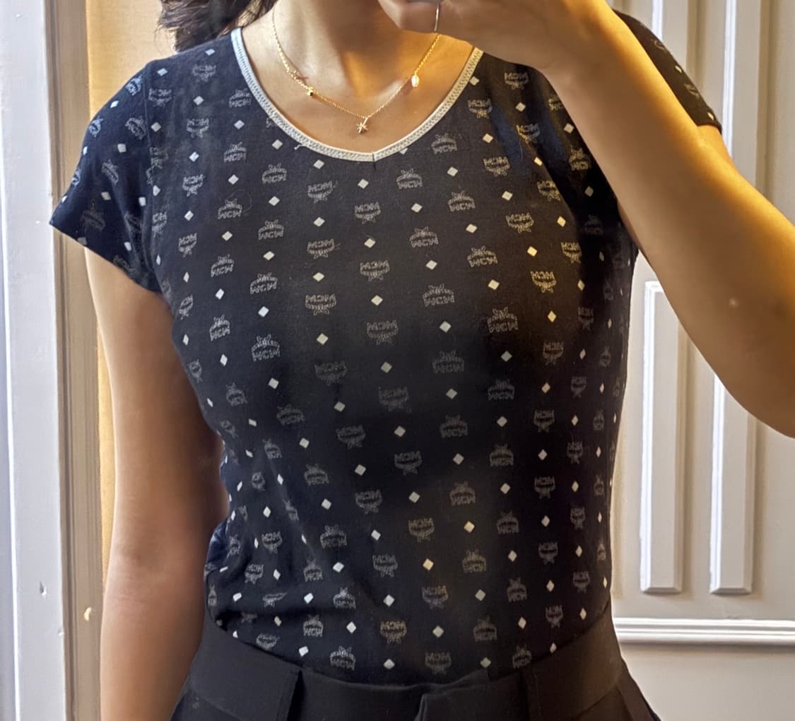 MCM 빈티지 클래식 로고 반팔 브이넥 티셔츠  상품이미지1