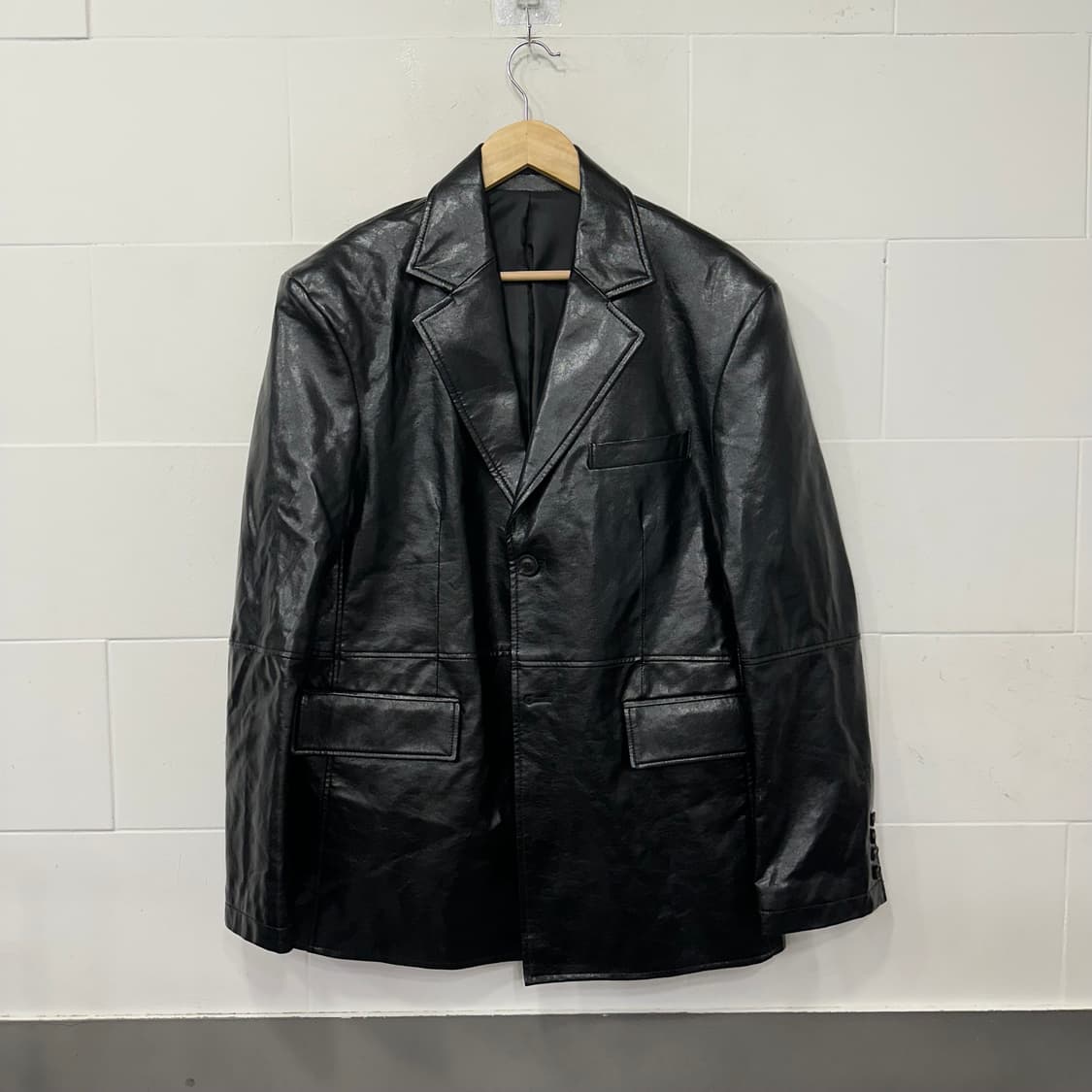 쿠어 오버사이즈 비건 레더 블레이저 상품이미지1