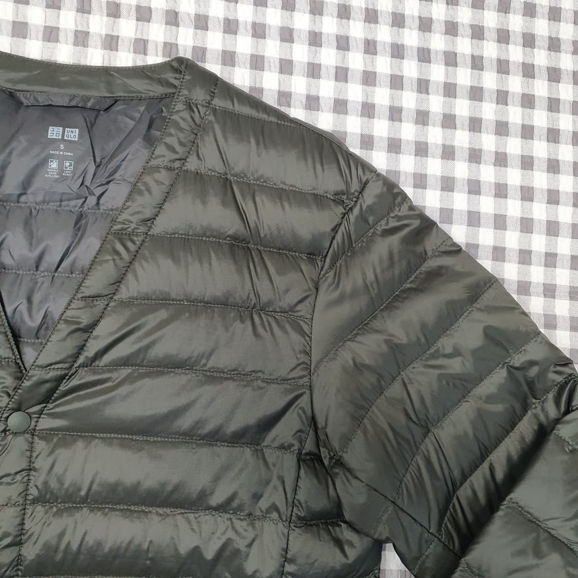 유니클로 브이넥 경량패딩 남자95 상품이미지3