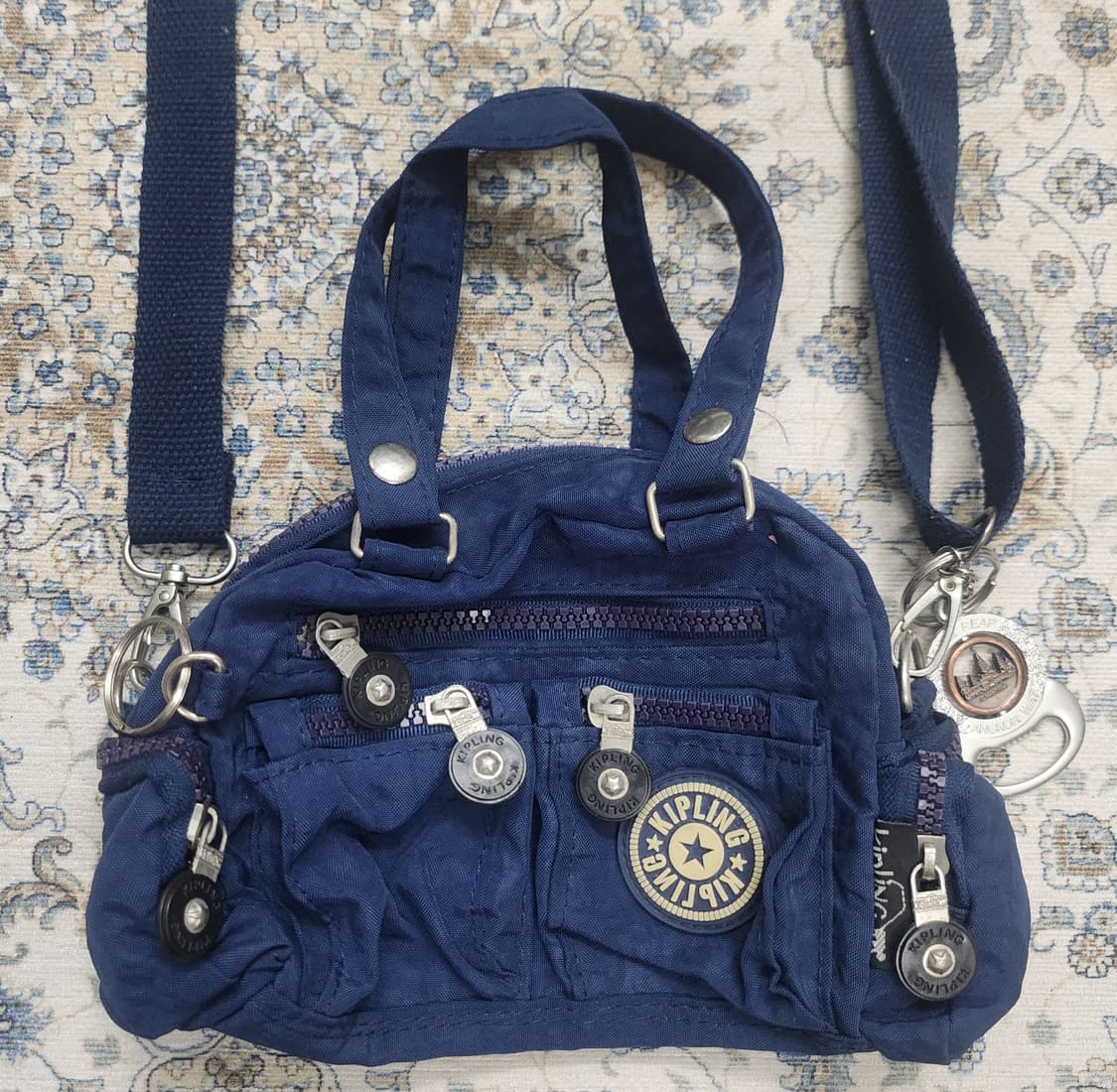 키플링 네이비 미니 크로스백 상품이미지1
