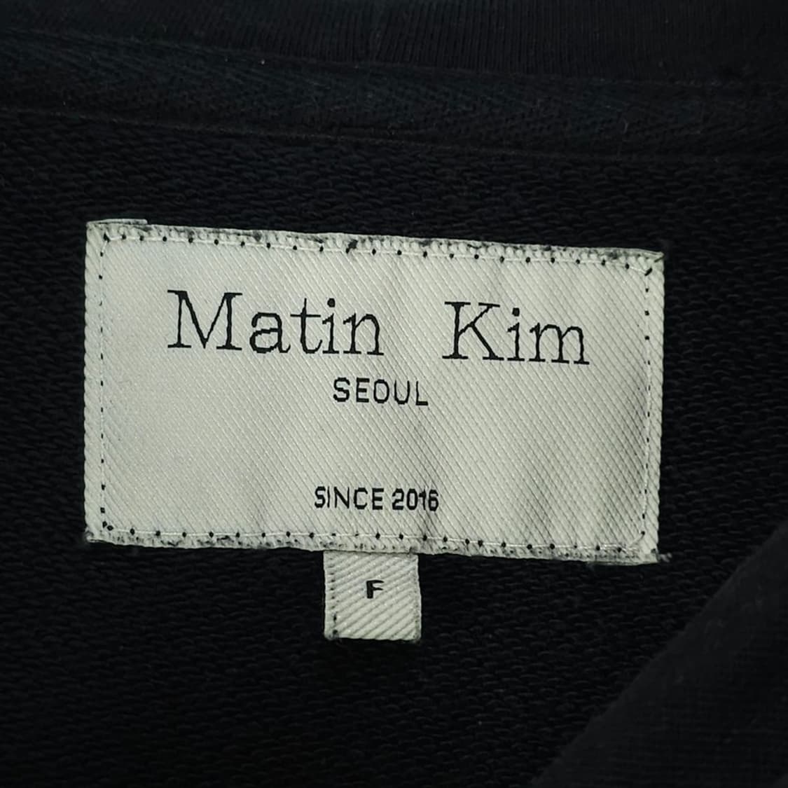 [마뗑킴] 피그먼트 다잉 로고 후드티 챠콜 M21324 상품이미지6