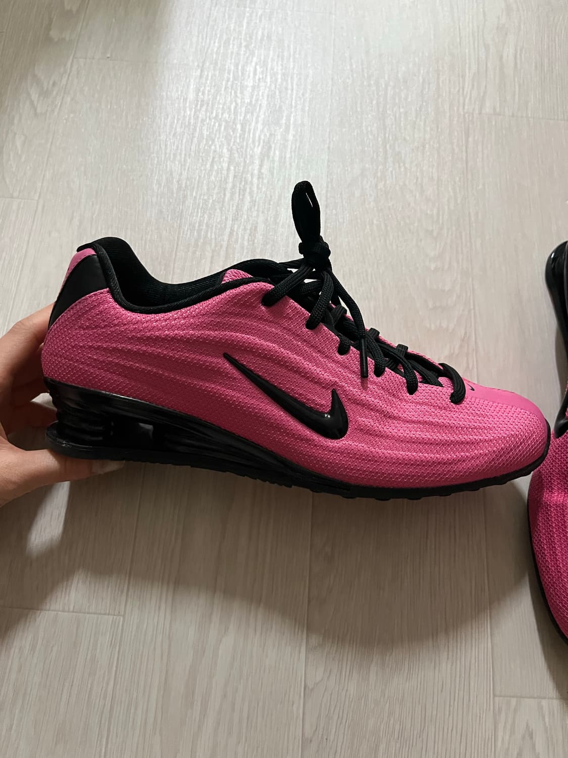 나이키 샥스 Z 핑크시클 HQ7540-601 상품이미지1