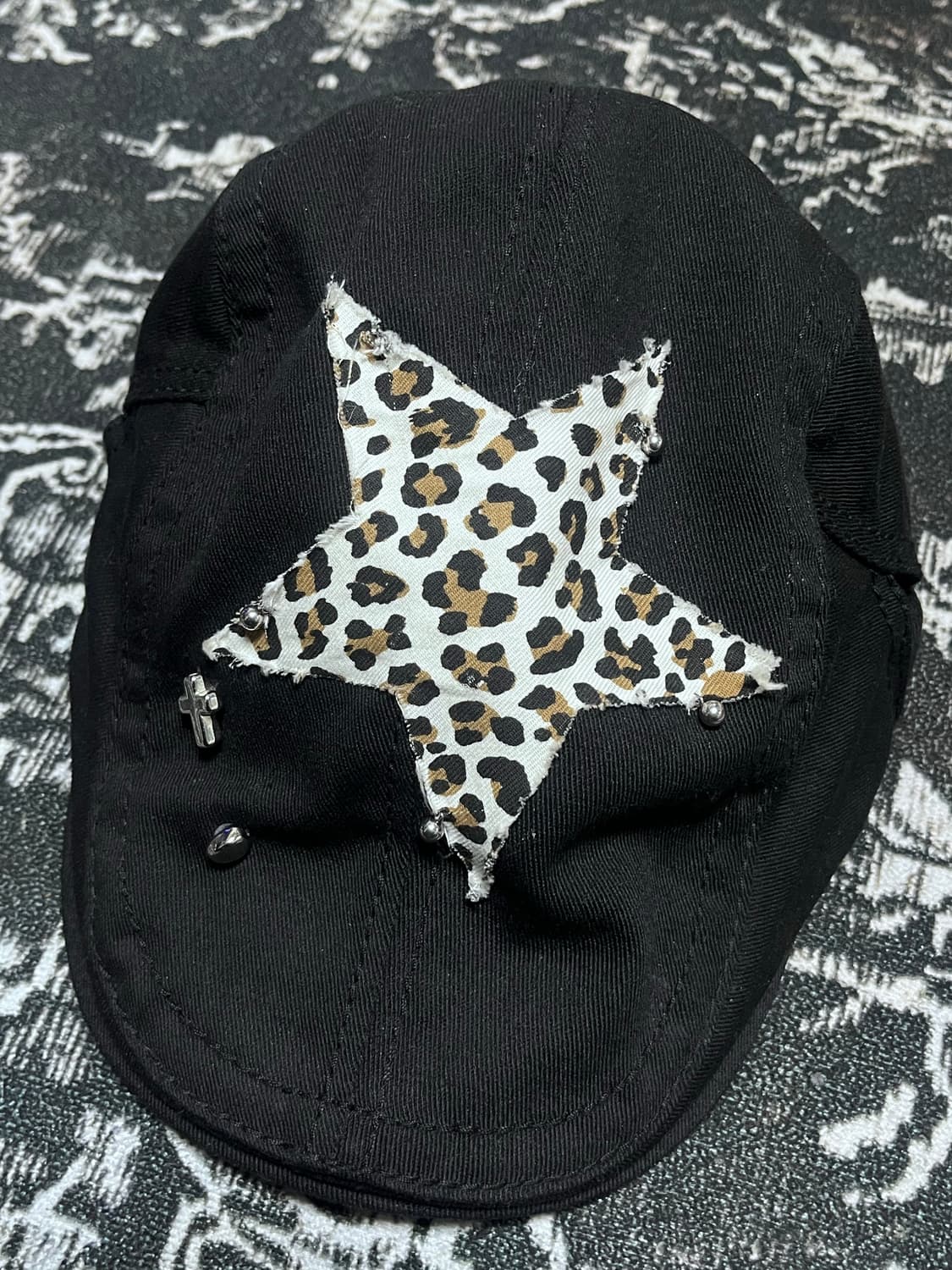 별 프린팅 스터드 레오파드 캡 상품이미지1