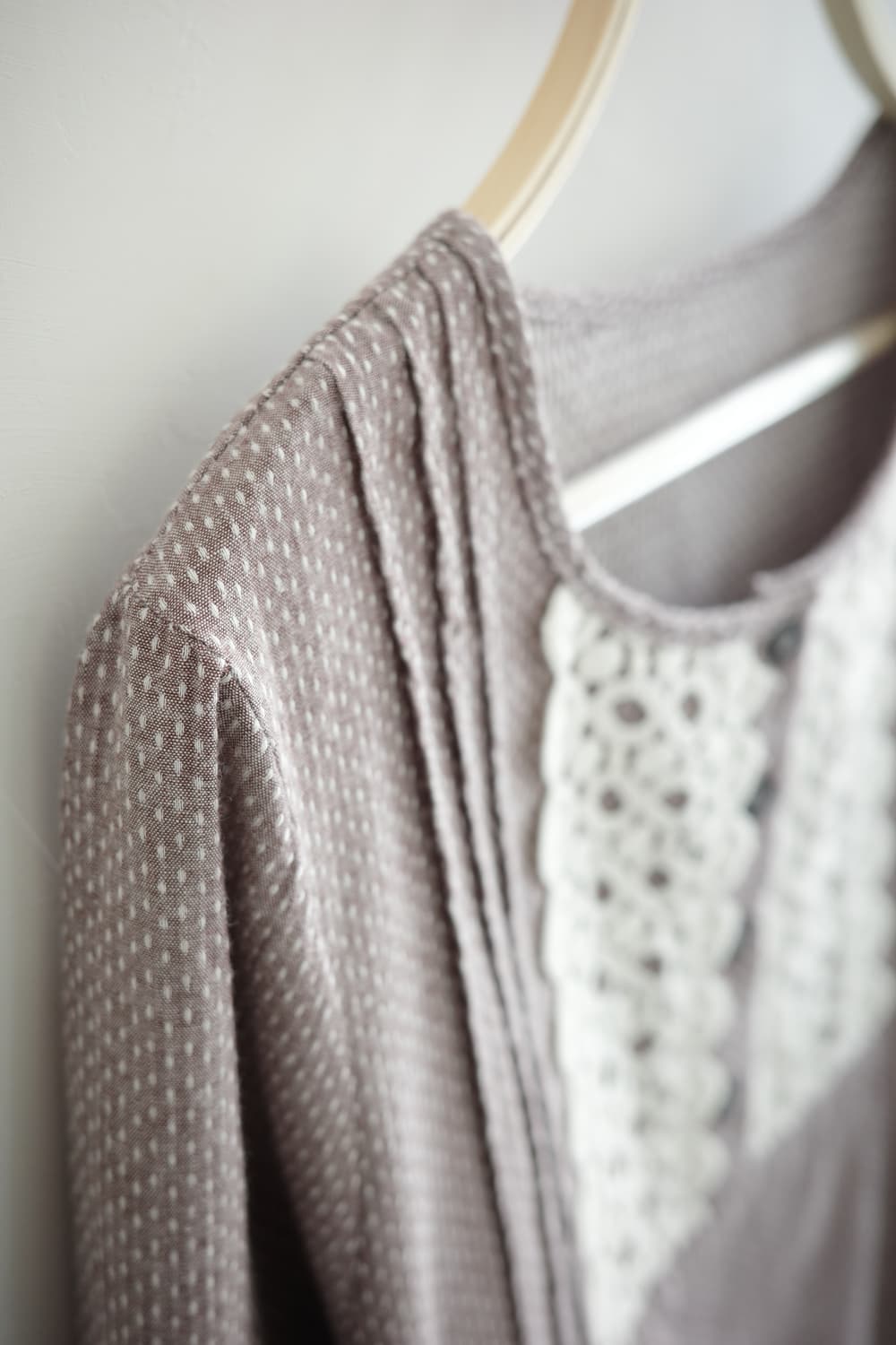  연브라운 작은 도트 핀턱 원피스 상품이미지4