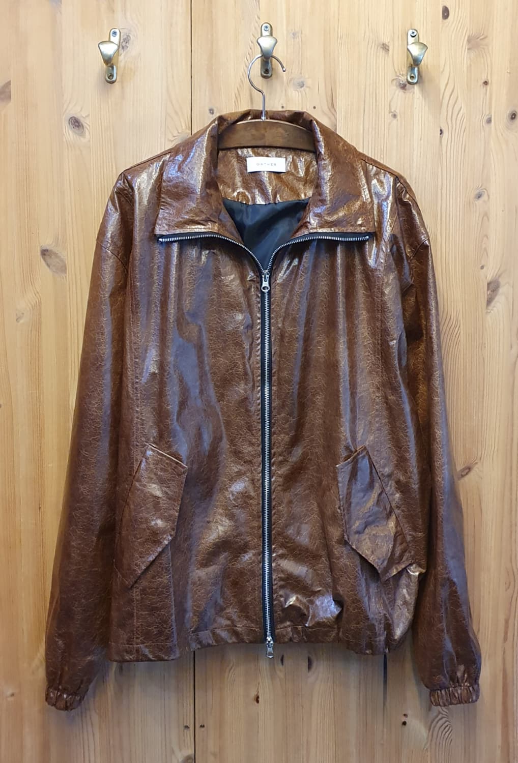 110.GATHER 페이크레더 크랙점퍼 상품이미지1