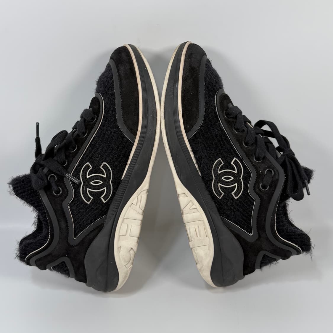 샤넬 CC 로고 패브릭 스웨이드 스니커즈 (245) 상품이미지3