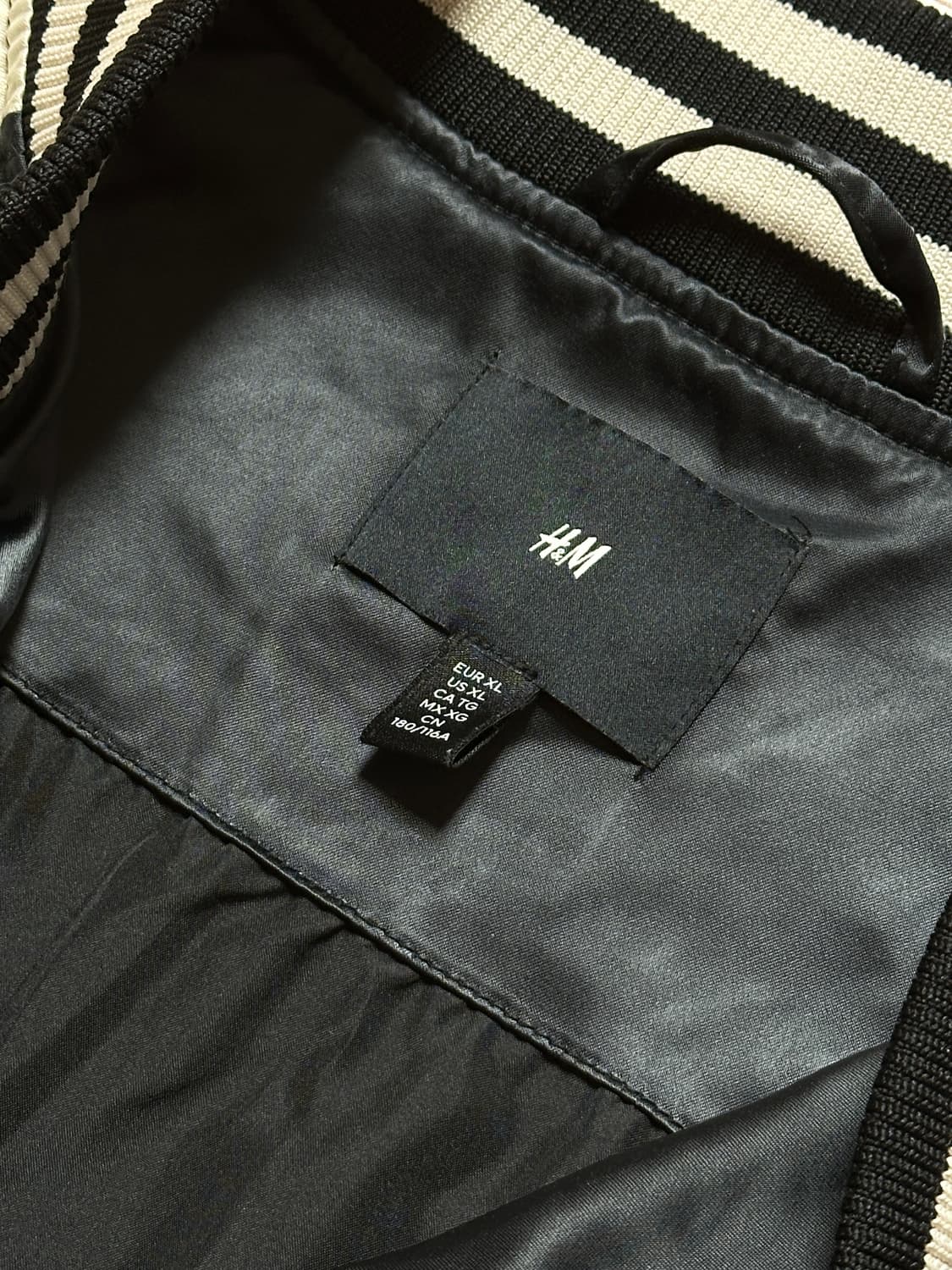 [상태좋음] H&M 사틴 블루종 바시티 자켓 블랙&화이트 상품이미지2