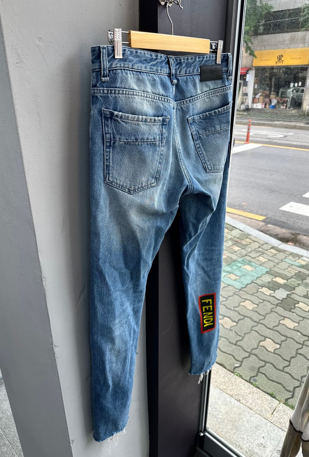 30/ 펜디 밑단 컷오프 그래픽 데님 팬츠 상품이미지7