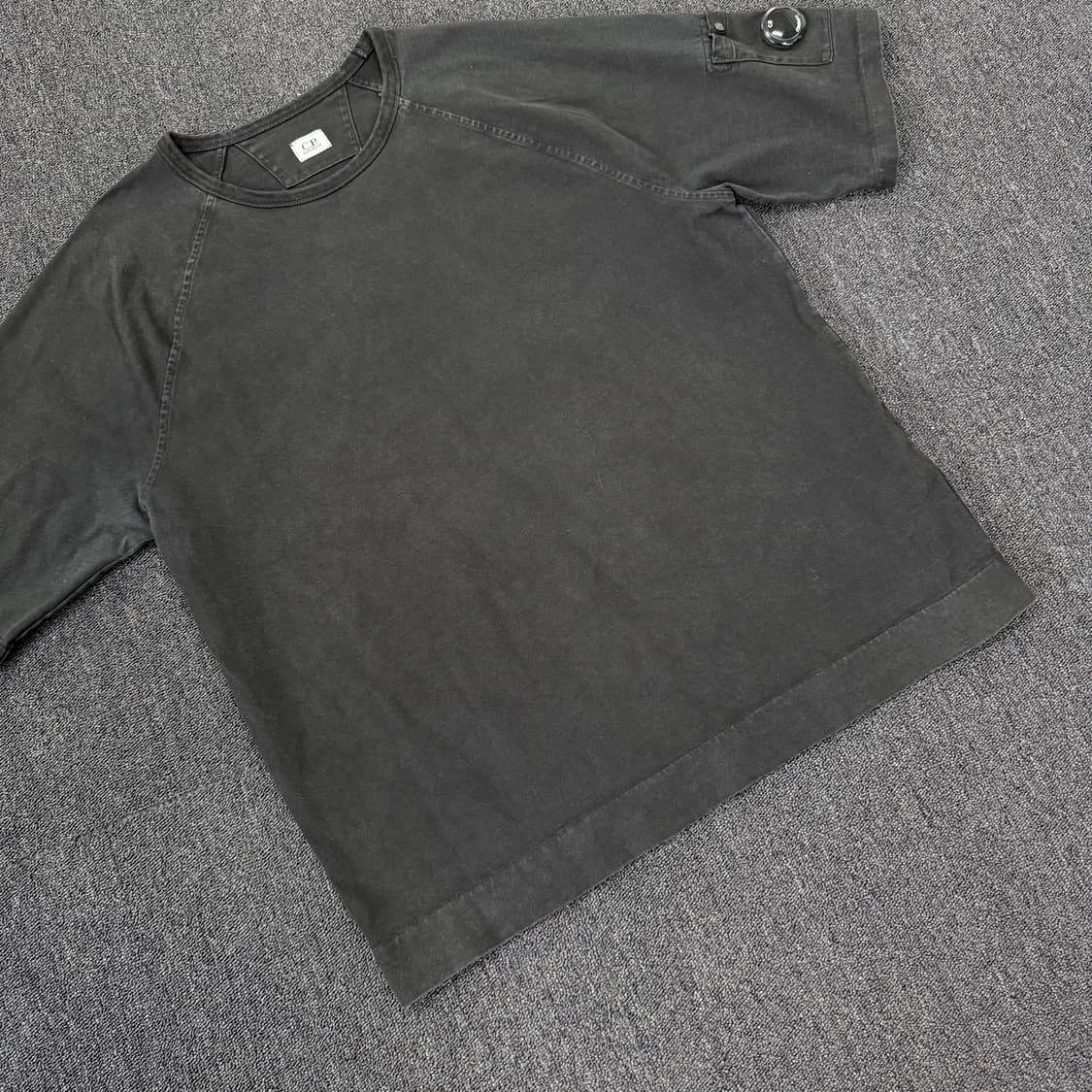 CP컴퍼니 렌즈 와펜 반팔 티셔츠 상품이미지3