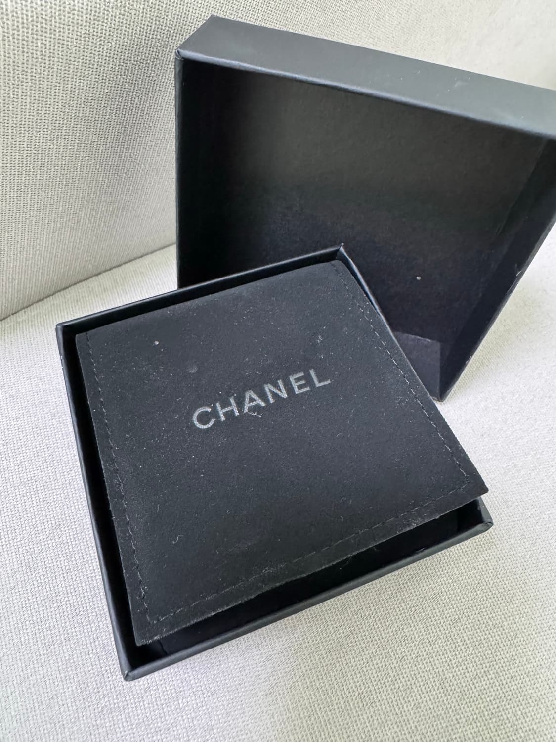 샤넬 cc 로고 에나멜 귀걸이 상품이미지6