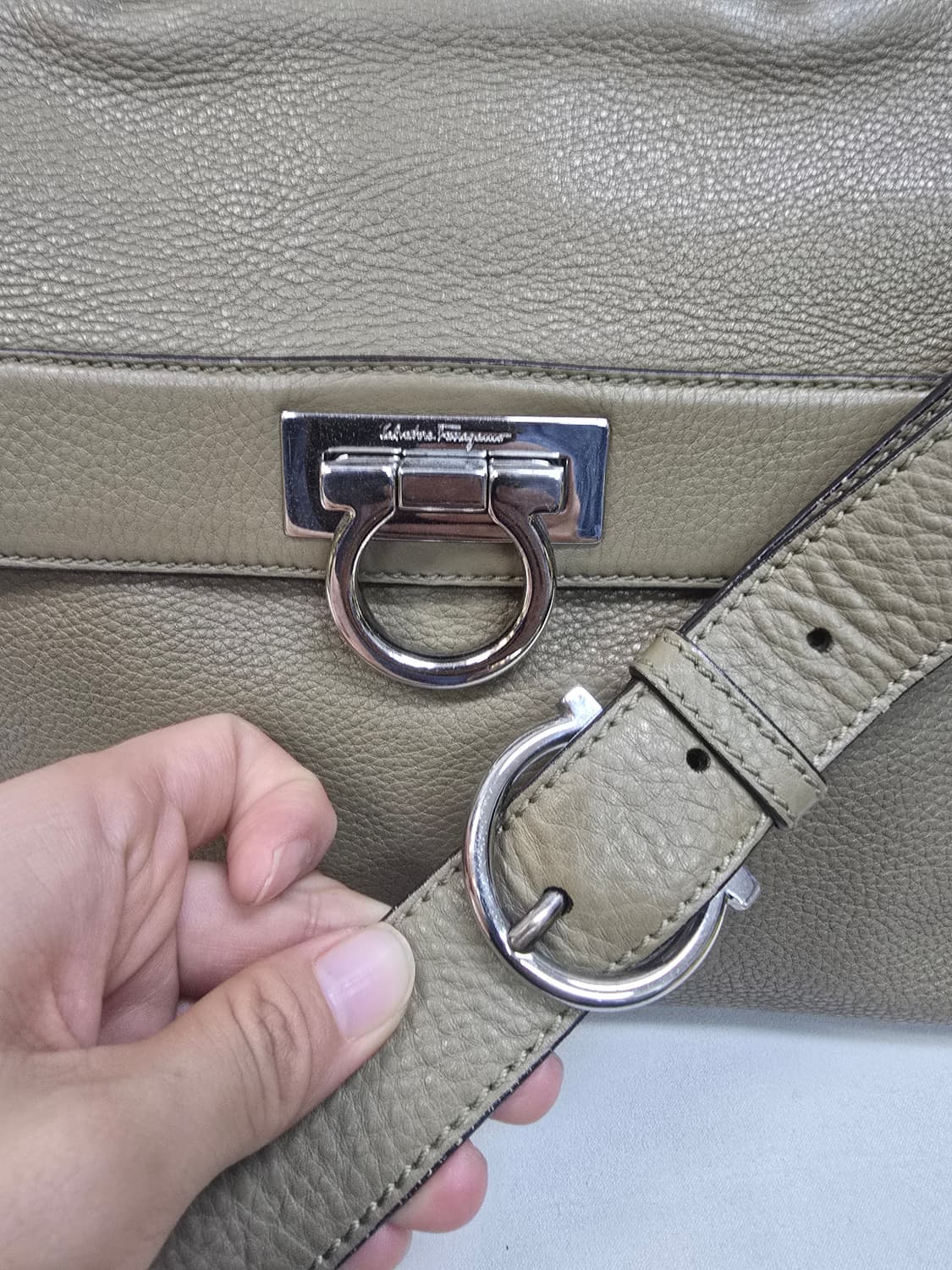 페레가모 정품 간치니 소피아 숄더백 상품이미지3