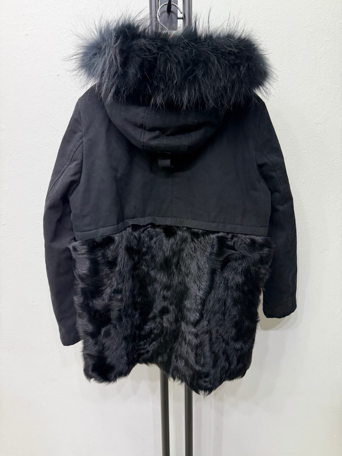 정품) 마쥬 신형 여성 오버핏 블랙 라쿤퍼 후드 자켓 36 상품이미지5