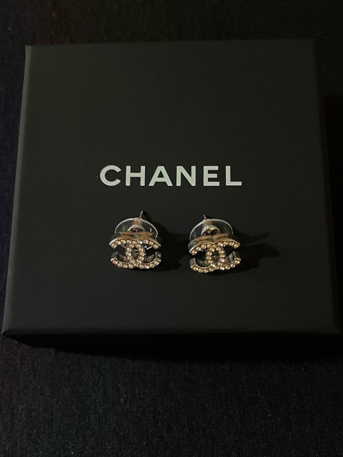 샤넬 정품 업사이클링 클래식 CC 크리스탈 이어링 상품이미지3