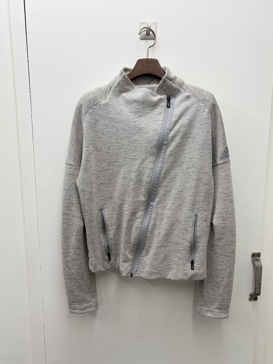 아디다스 비대칭 집업 상품이미지4