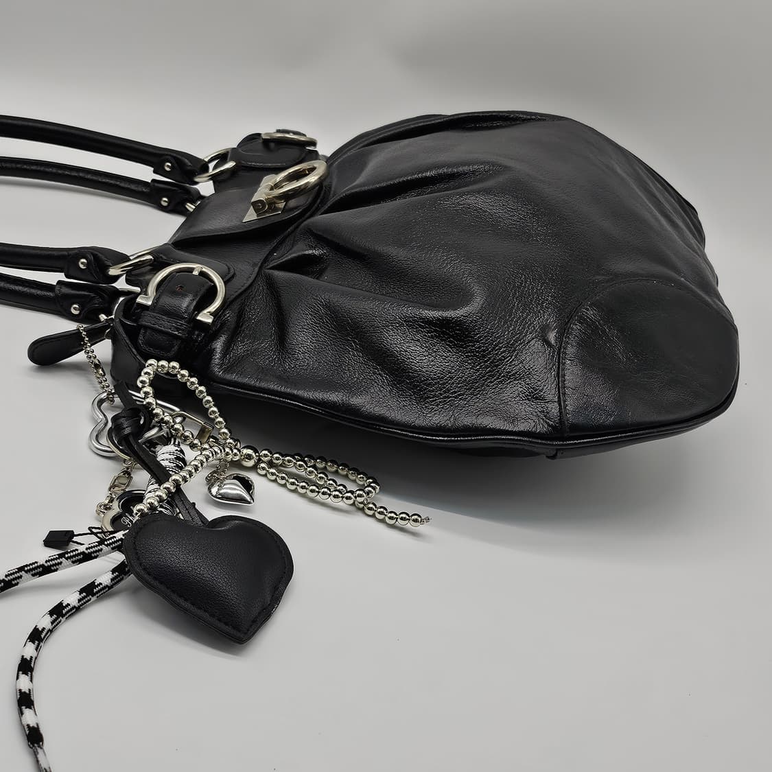 정품 페라가모 은장 마리사 숄더백 상품이미지4