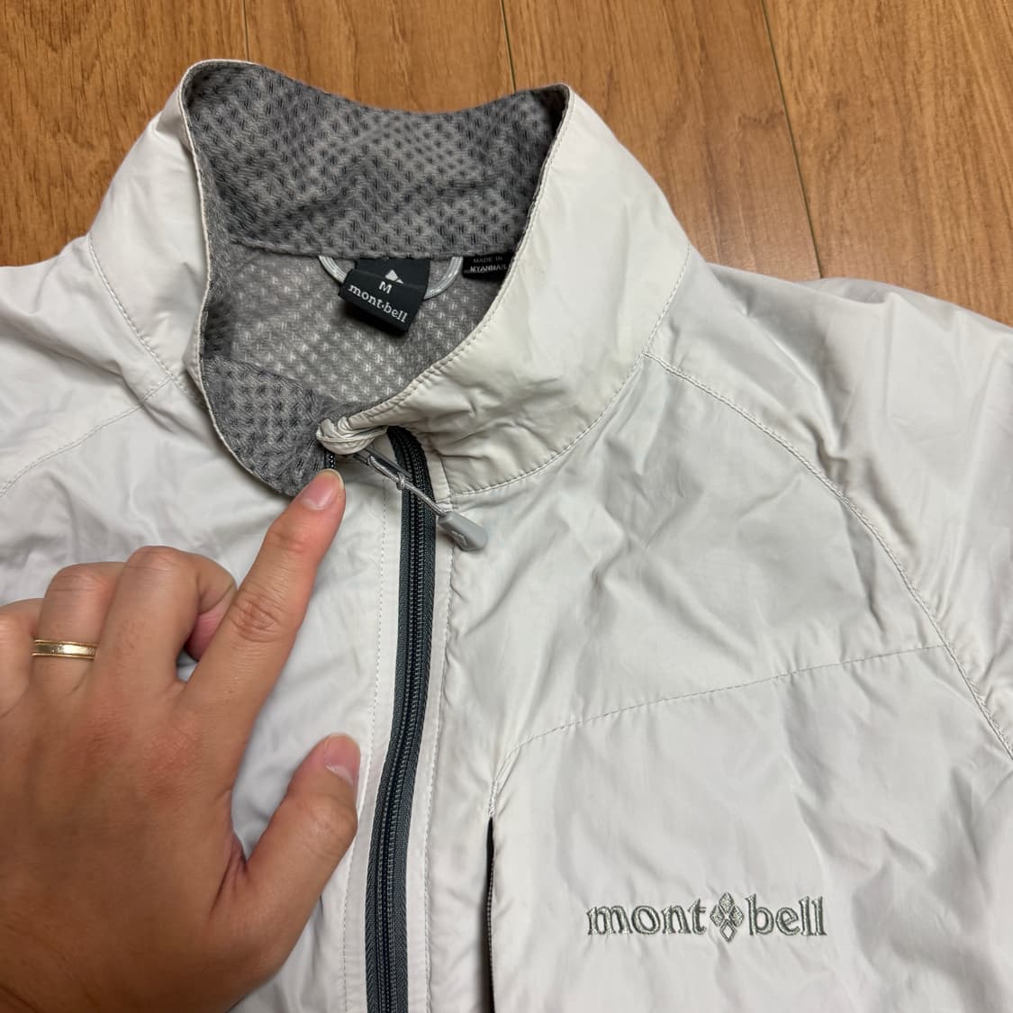 몽벨 바람막이 화이트 M사이즈 상품이미지3