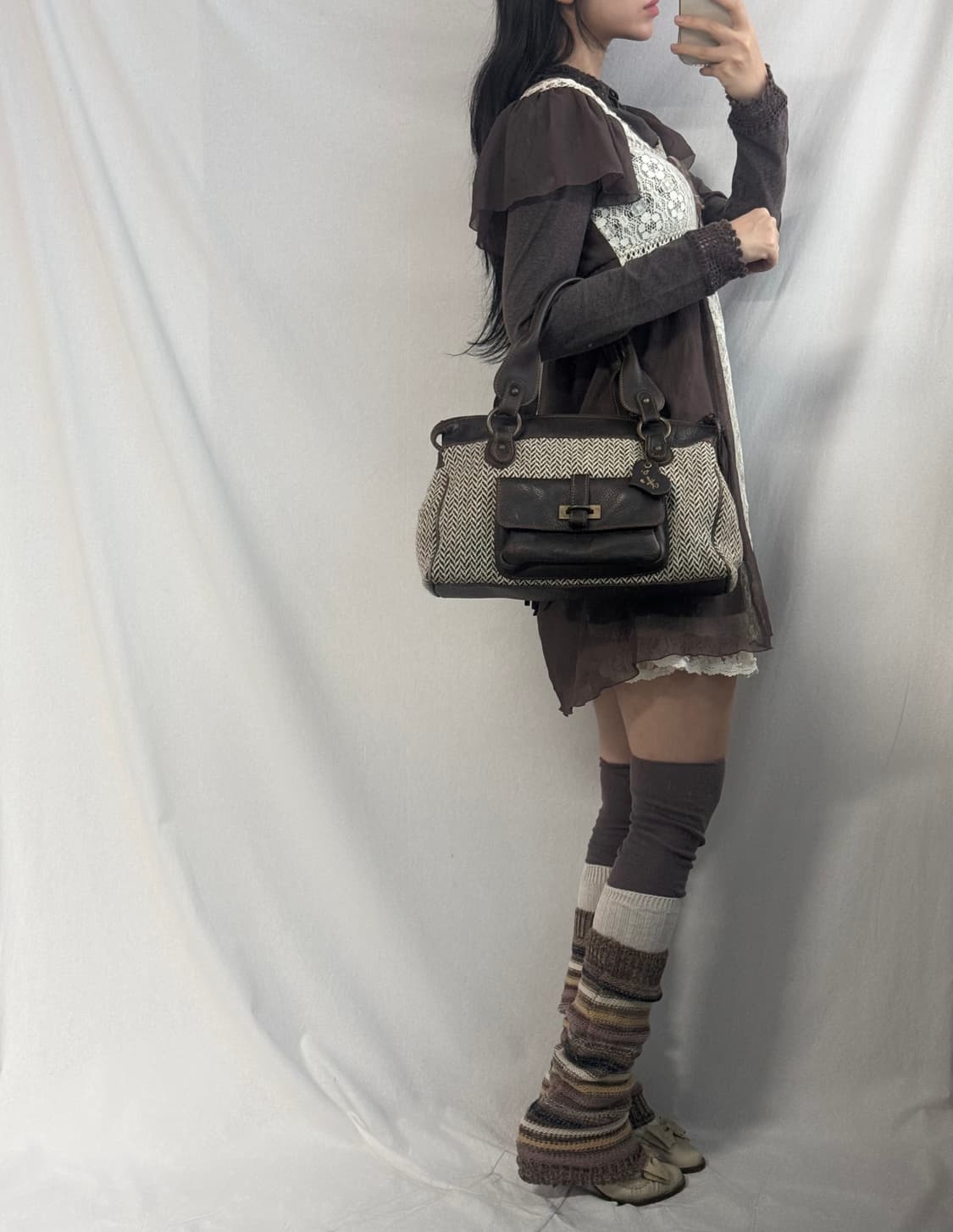 레이스 모티프 디테일 버튼 폴라 넥 티 상품이미지9