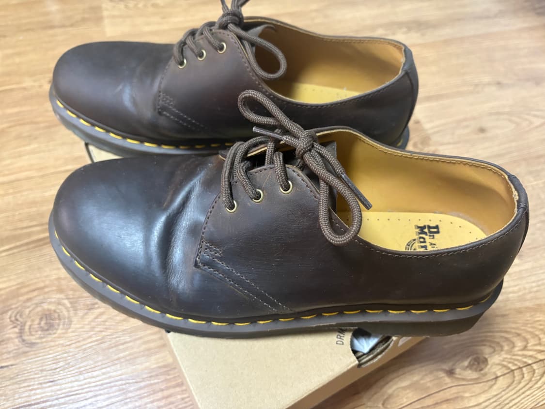 닥터마틴 1461 크레이지호스 다크 브라운 판매합니다. 상품이미지4