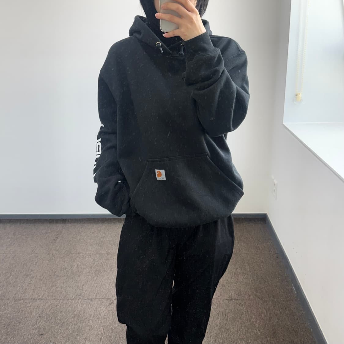 Carhartt 칼하트 사이드 로고 블랙 후드티 상품이미지2