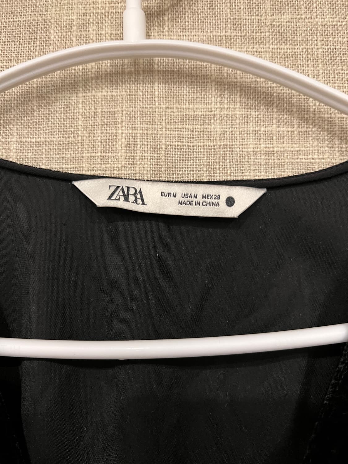 ZARA 자라 벨벳 반팔 미니원피스 M 블랙 상품이미지4